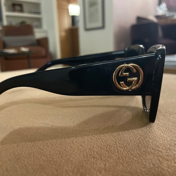 Black Gucci GG0141S sunglasses main image 8